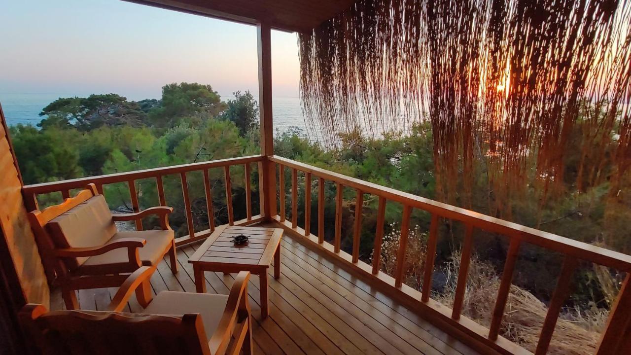 Rocas Roja Beach Hotel Faralya Bagian luar foto